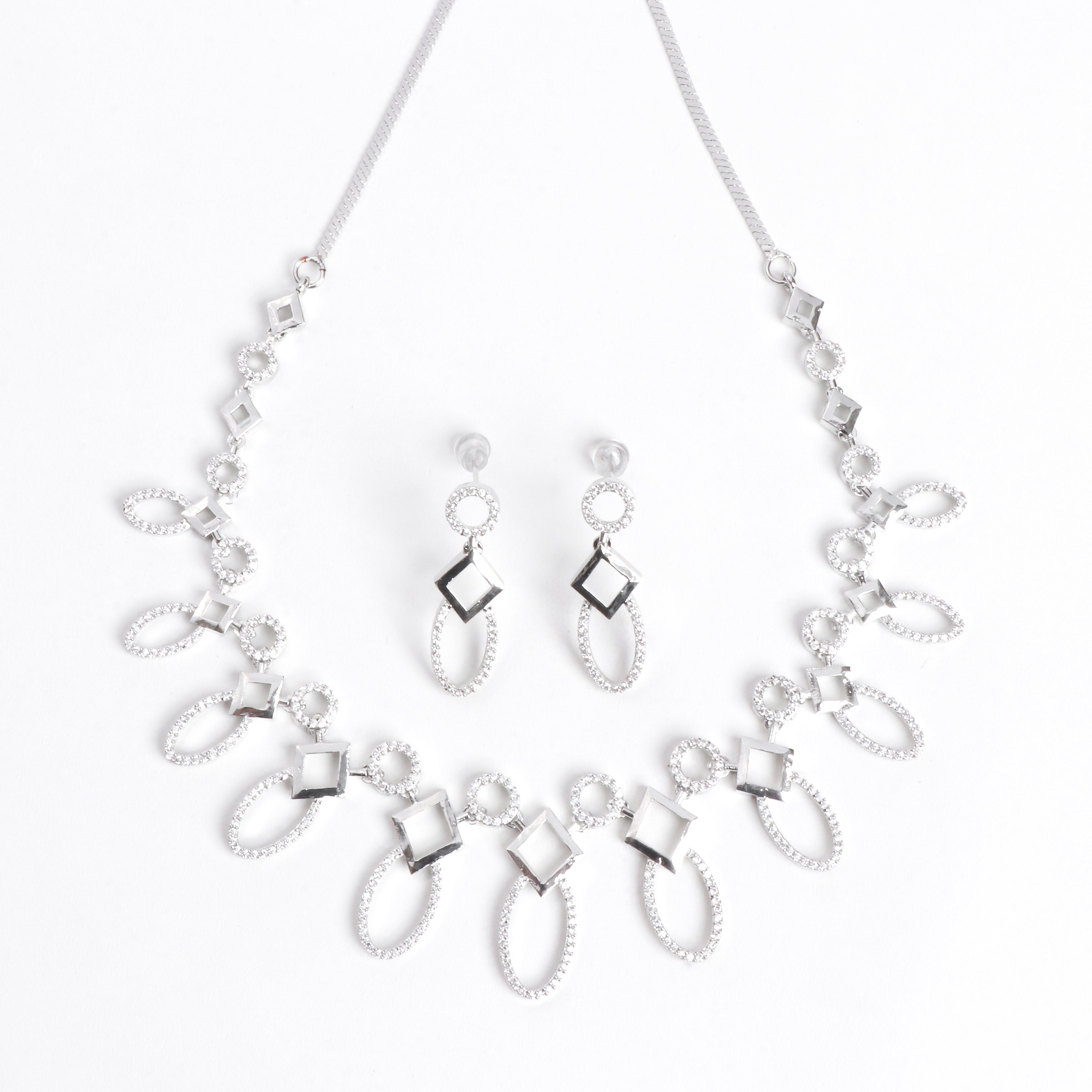 Lunara Embrace Necklace Set