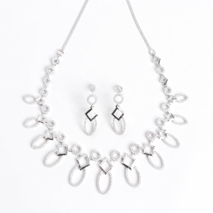 Lunara Embrace Necklace Set