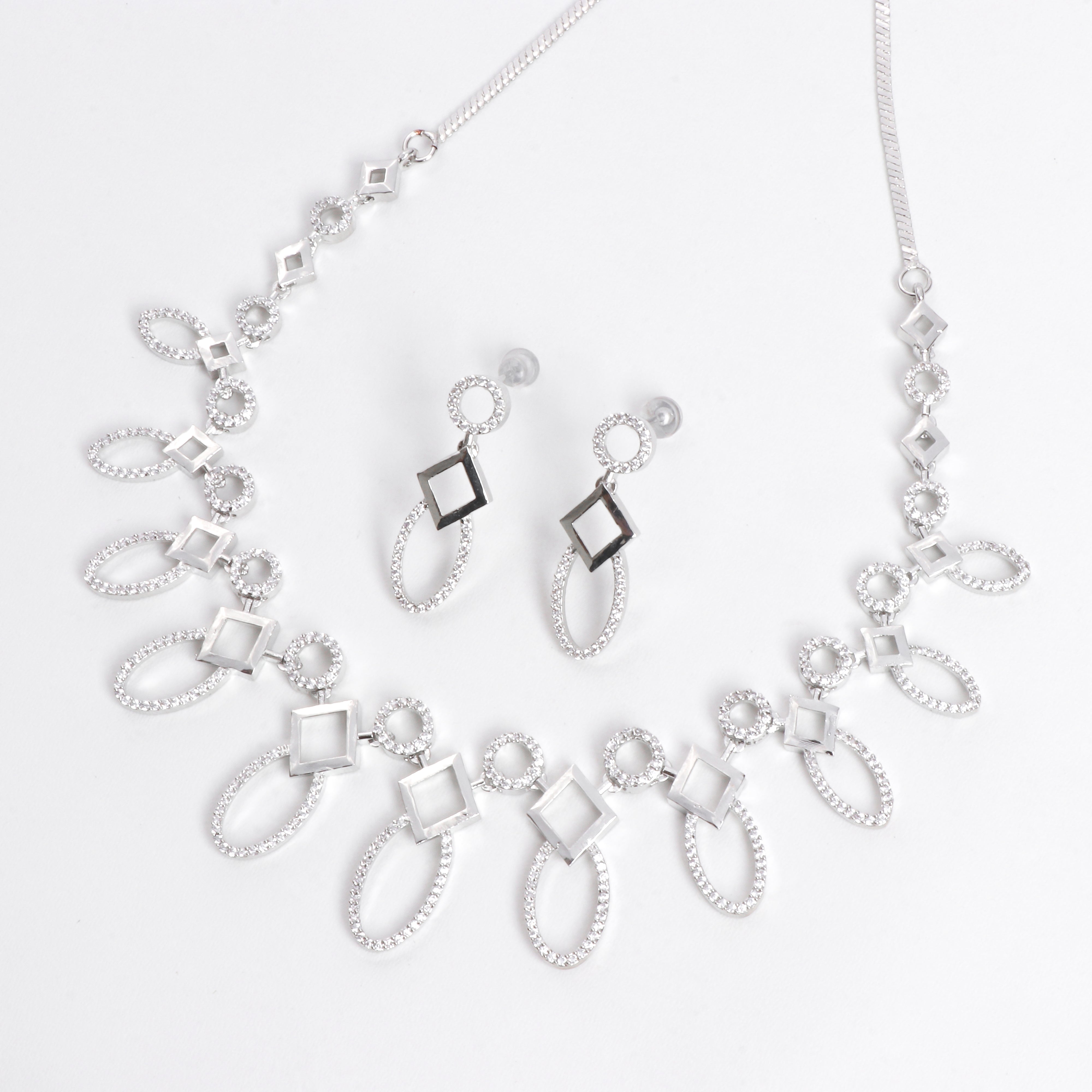 Lunara Embrace Necklace Set