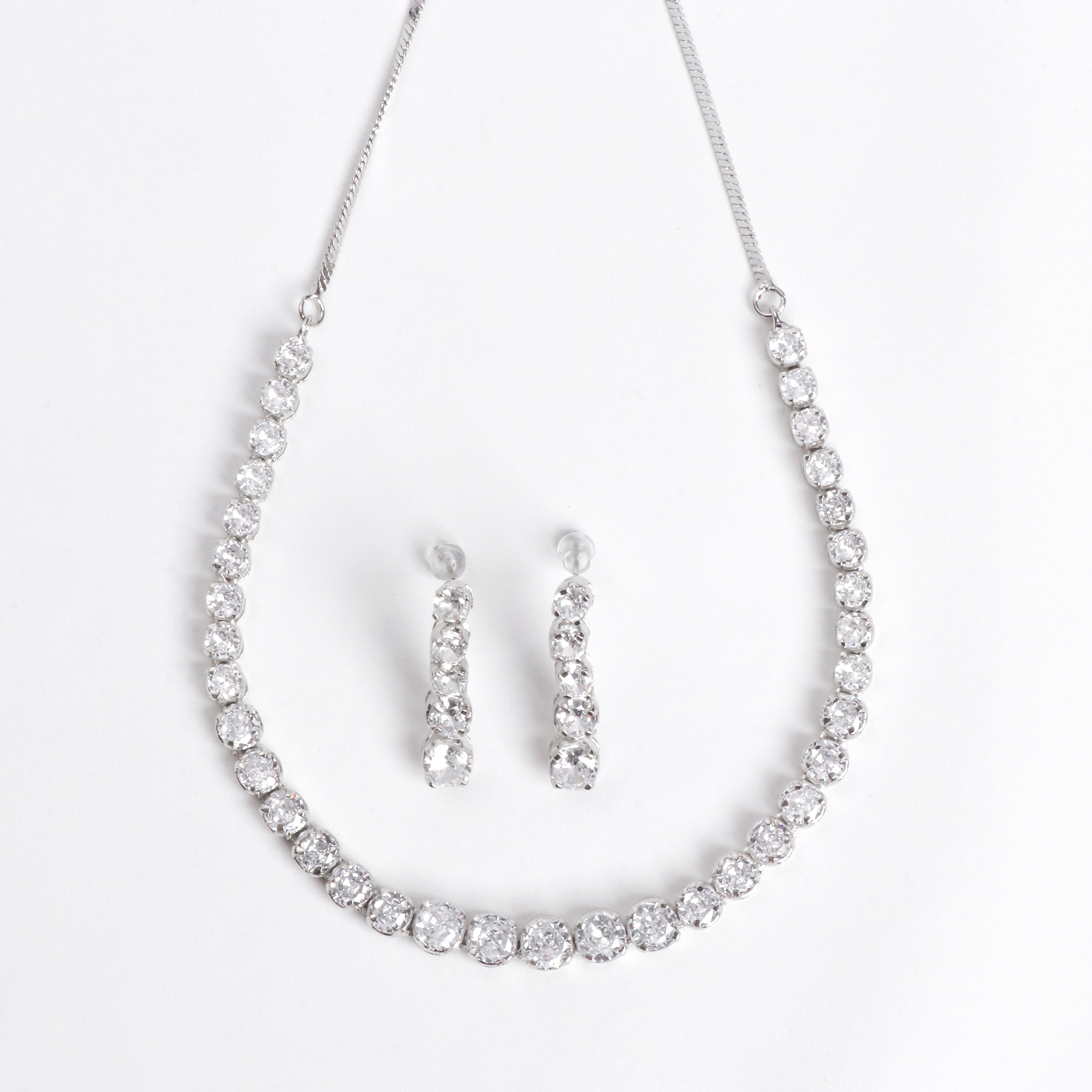 Eterna Radiance Necklace Set