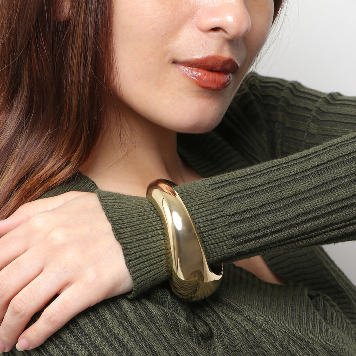 Sculpted Radiance Bold Gold Hand Cuff
