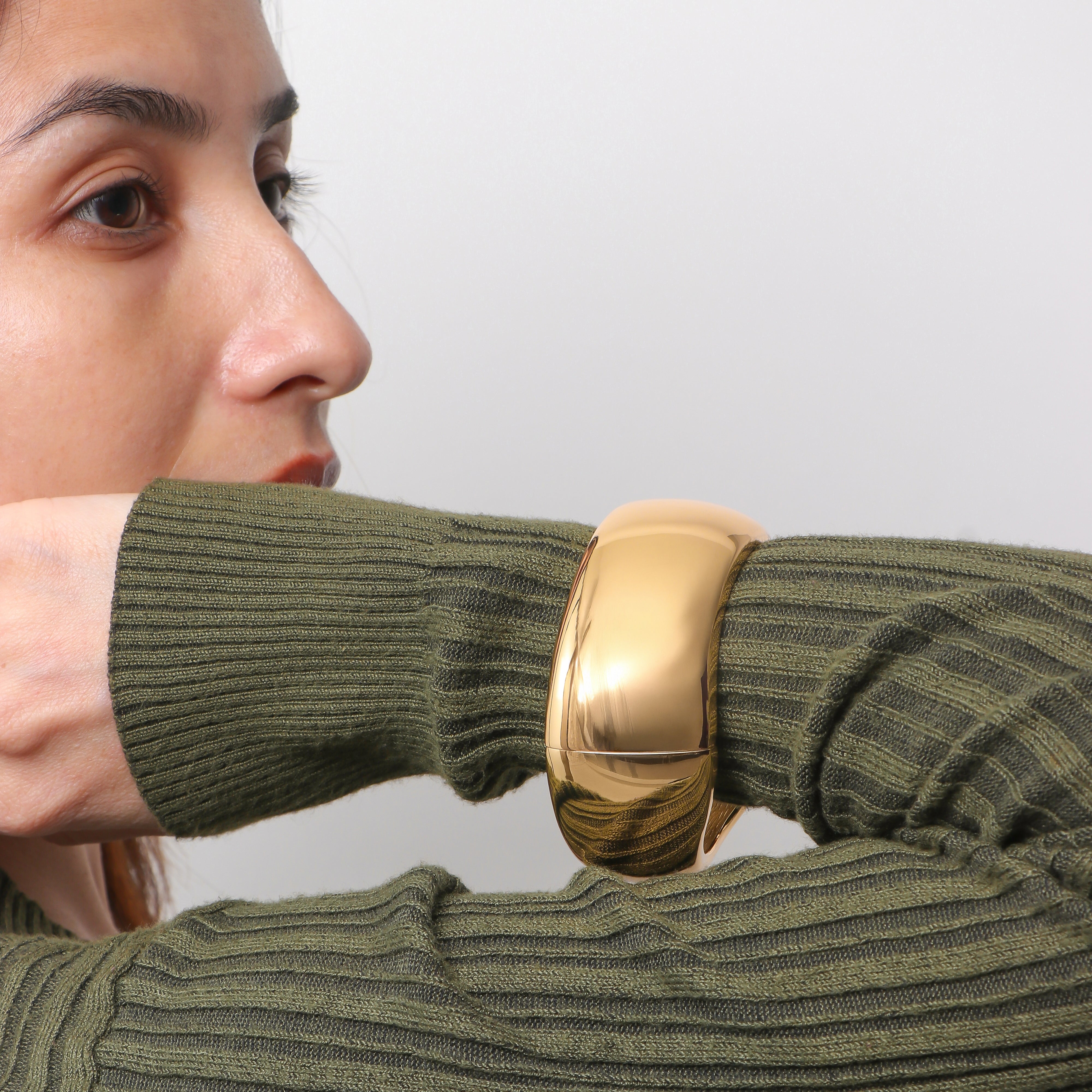 Luxoria Sculpted Majesty Hand Cuff