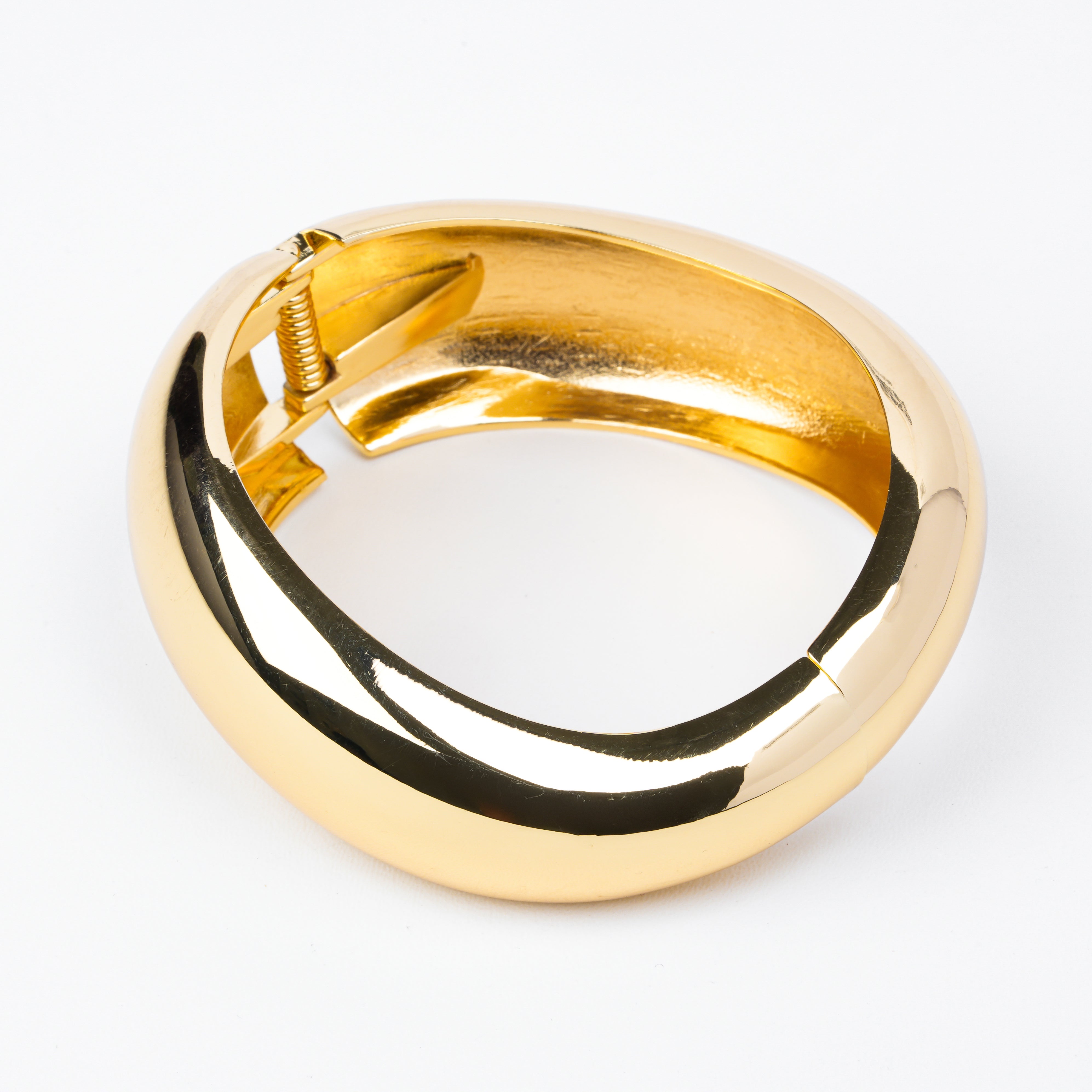 Sculpted Radiance Bold Gold Hand Cuff